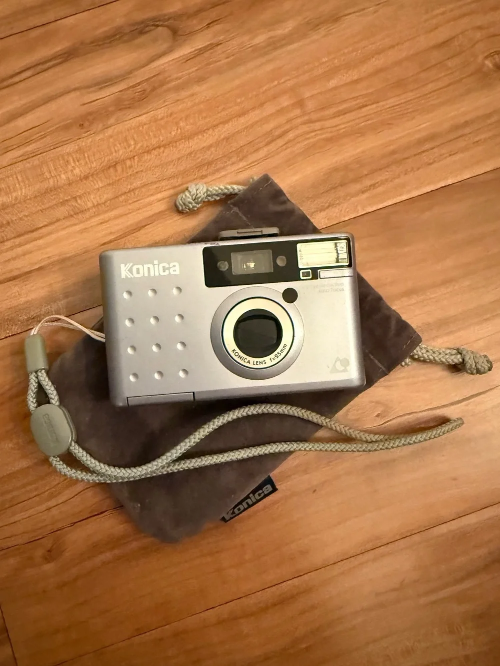 Vintage Konica Revio APS 24mm Point & Shoot Film Camera with Carrying Case